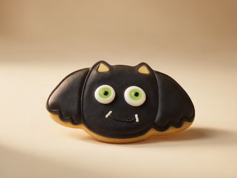 Galleta decorada con diseño de murciélago para Halloween — Pastelería Dulcita Bogotá
