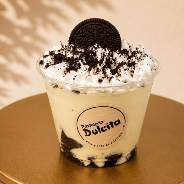Mousse de galleta Oreo con crema chantillí en Pastelería Dulcita, Bogotá